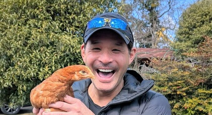 【照英】　「ボリスブラウン(にわとり)3羽が我が家に」「家族が増えた〜！」　笑顔で紹介　「新鮮なたまごを家族に食べさせて上げたいと思ったのがきっかけ」|TBS NEWS DIG