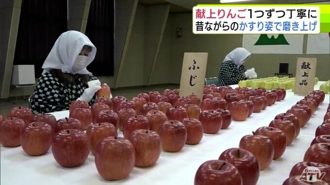 「雪害を乗り越えて、夏の干ばつも乗り越えて…」皇室に贈られる『献上りんご』280個を箱詰め　昔ながらのかすり姿で1つずつ丁寧に磨きあげて　「美味しく召し上がっていただければ」青森県黒石市|TBS NEWS DIG