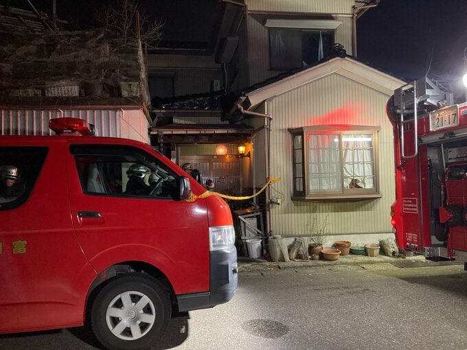 “ガスコンロに火をつけたら全身に…” 住宅火災で86歳男性を救急搬送　約20分後に消し止める　消防車など10台出動　富山　|　富山のニュース｜天気・防災｜チューリップテレビ