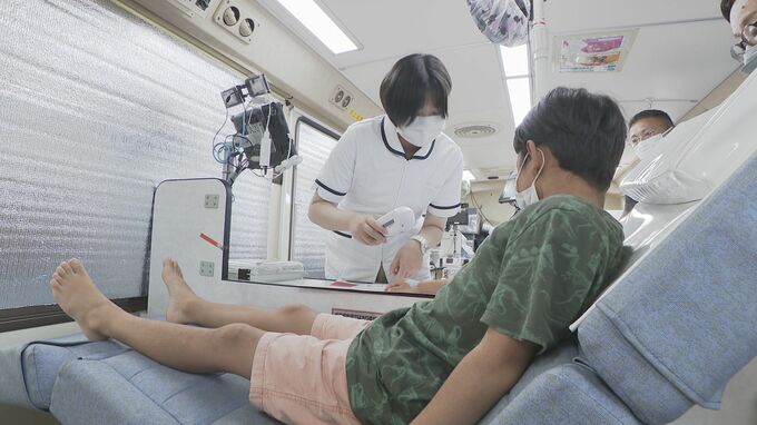 若い世代の献血者 10年間で3割以上減 児童が学ぶ“血液のフシギ” 献血を模擬体験　|　石川県のニュース｜MRO北陸放送