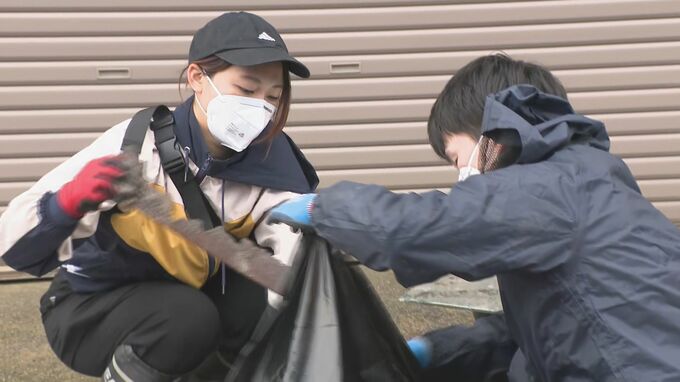 学生ボランティアに住民「ありがたい、言葉に言い尽くせない」福島大学の学生ら約30人が住宅の片付けをお手伝い　|　石川県のニュース｜MRO北陸放送