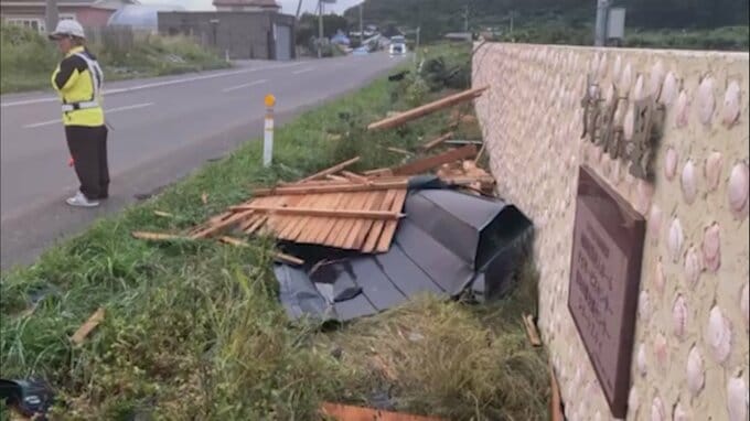 【速報・更新あり】「住宅の屋根が飛んだ」突風か　被害は１０軒程度か　停電が最大３００軒近くで発生　　青森県五所川原市|TBS NEWS DIG