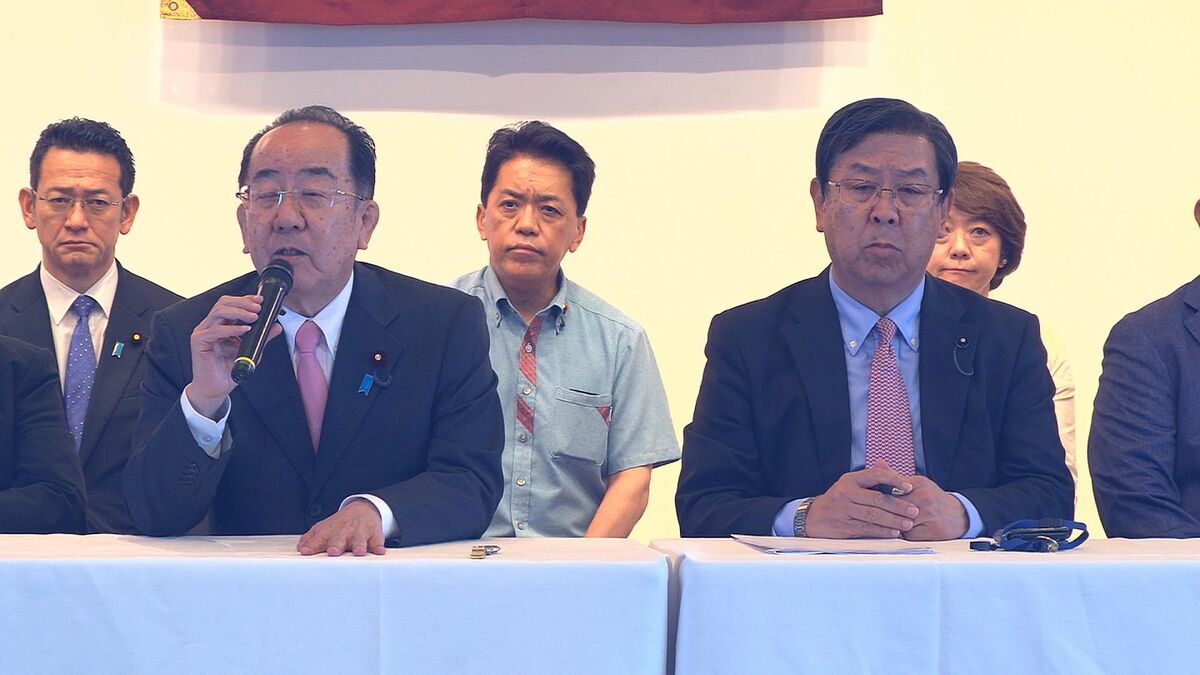 自民党県連 新会長に西銘恒三郎氏 目標は「県政奪還」も幹事長に弟指名で党内に不満