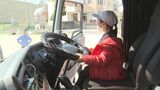 トラックの『死角』『内輪差』子どもたちが学ぶ 小中一貫校で出前講座 大分 | 大分のニュース|OBS NEWS|大分放送