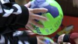 「香川県からオリンピック選手を」香川銀行青少年育成支援財団がハンドボール部22チームにボールを贈呈|TBS NEWS DIG