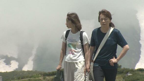 平地との気温差10℃以上！標高2450メートルの立山室堂は19.8℃で快適　絶好の観光日和、多くの観光客で賑わう　|　富山のニュース｜天気・防災｜チューリップテレビ