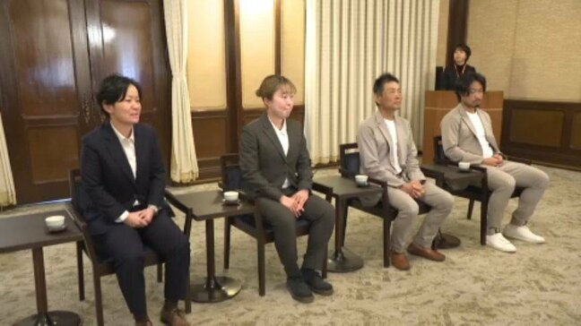 「僕たち選手は精一杯、目の前の試合の勝ち点3に向かって努力」愛媛FCとレディースチームが百年構想リーグに向けて県庁訪問 愛媛|TBS NEWS DIG