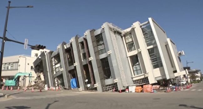 能登半島地震で倒壊のビル 原因調査に向け国交省が準備 解体の工法は上から"建物を輪切り"で|TBS NEWS DIG