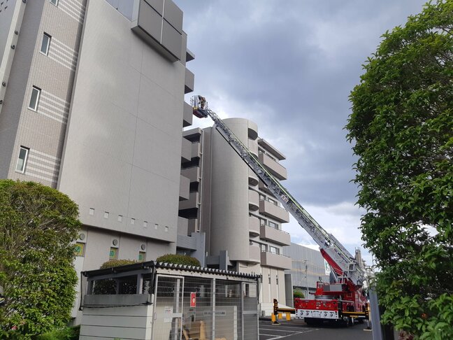 【速報】富沢駅近くの複合ビルから煙　消防が活動中　仙台|TBS NEWS DIG