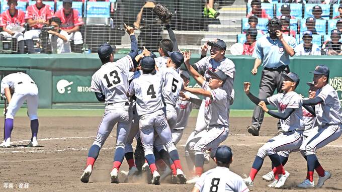 京都国際が春夏通じ初優勝！決勝戦で史上初延長タイブレークの末 関東第一を破る エース中崎9回無失点 西村が10回を1失点で凌ぐ|TBS NEWS DIG
