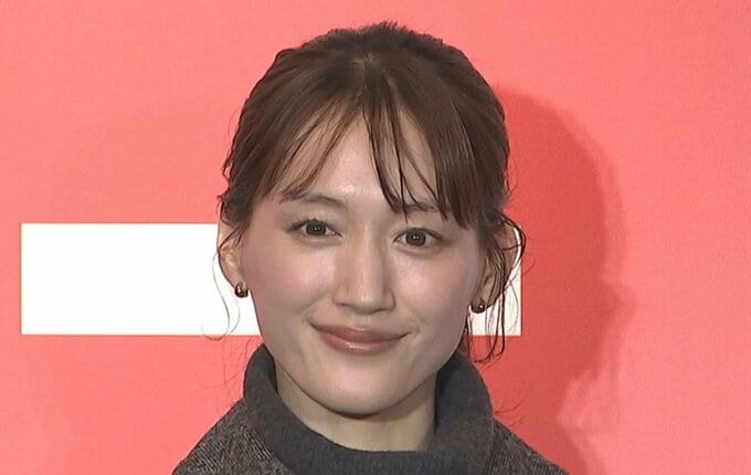 【綾瀬はるか】　勘違いに　松下洸平が優しくフォロー　秋冬ファッションを着こなし　「ノースリーブ姿」をチラ見せ|TBS NEWS DIG