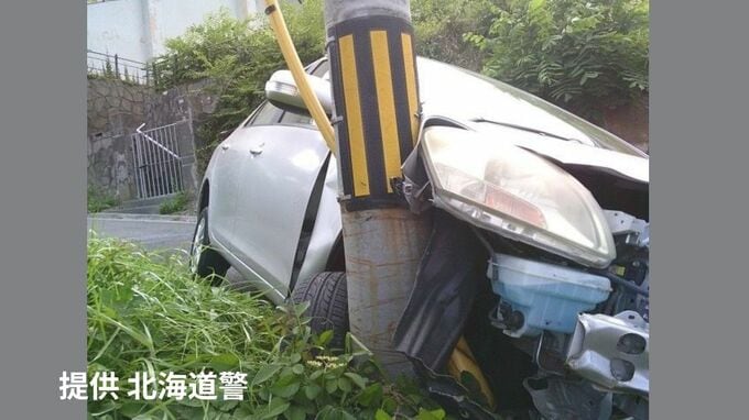 「アクセルとブレーキを踏み間違えたのだと思う」乗用車が減速できずに電柱に衝突　運転の70代女性軽傷　同乗者にけがなし　北海道函館市|TBS NEWS DIG