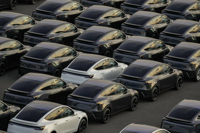 テスラ、スーパーコンピューターDojo開発チームを解散へ－関係者