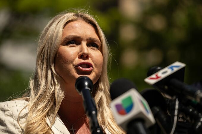 トランプ氏、大統領報道官にカロリン・リービット氏を起用