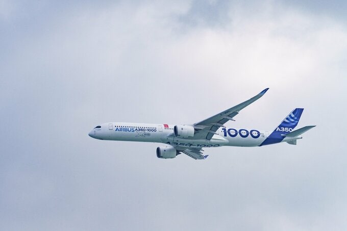 【欧州市況】ユーロ圏国債が下落、株も反落－エアバスなど決算に失望