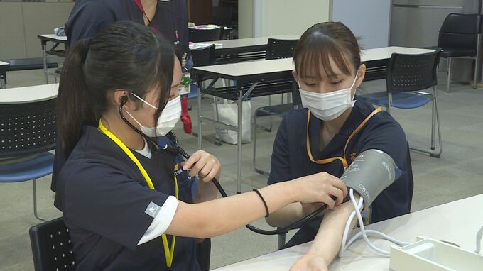 「きょうだけでも大変」　夏休みに看護の仕事を体験|TBS NEWS DIG