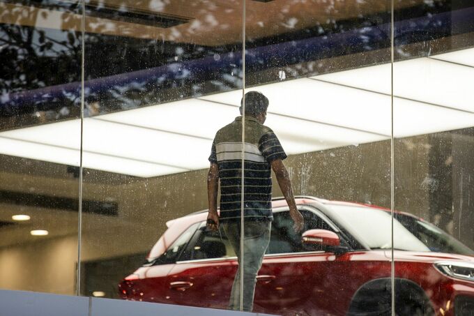 インド、小型車や高級車への税率引き下げへ－消費需要押し上げ図る