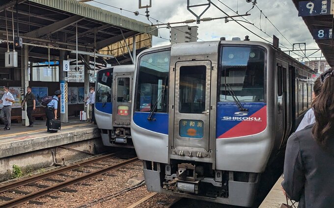 踏切内で軽自動車脱輪　特急など運休　けが人なし【愛媛】|TBS NEWS DIG