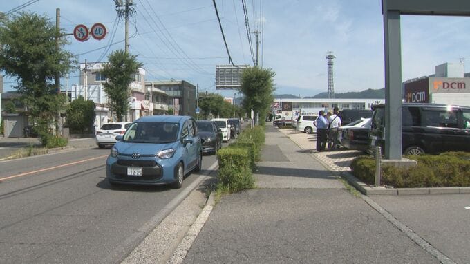 現金が入ったバッグを奪い逃走…２人組の男・路上で83歳の女性を押し倒す強盗事件　現場はスーパーなど商業施設立ち並ぶところ|TBS NEWS DIG