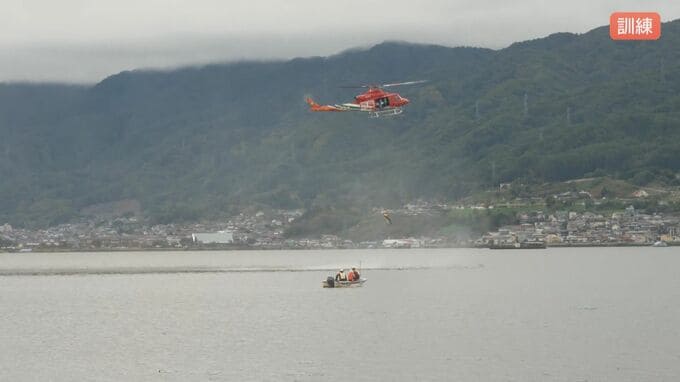 大雨と地震の複合災害…諏訪湖でヘリが救助訓練　約2000人が参加・長野県防災訓練　|　SBC NEWS | 長野のニュース | SBC信越放送