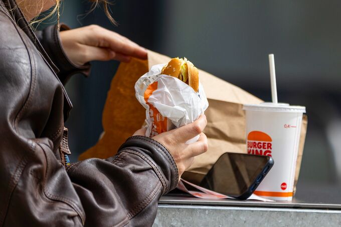 タマネギ使用中止、米ファストフード業界に広がる－食中毒リスク警戒