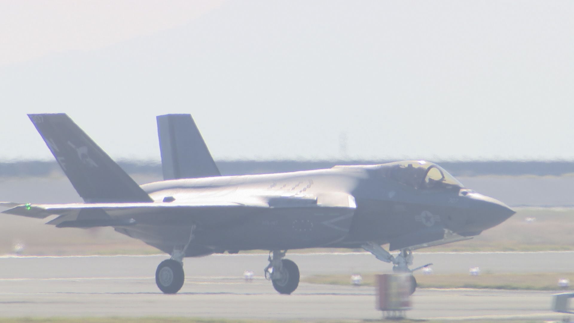 国内で初めて配備予定のステルス戦闘機・F35C アメリカ軍岩国基地に初