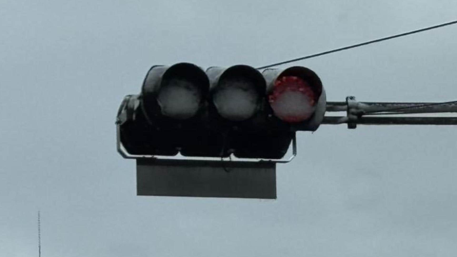 雪で信号が見えない」長崎で目撃された現象 原因はLED化？ ‟省エネ・高