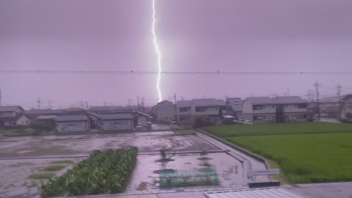 7日夜の雷雨で道路冠水や停電 5市に一時、土砂災害警戒情報 8日も