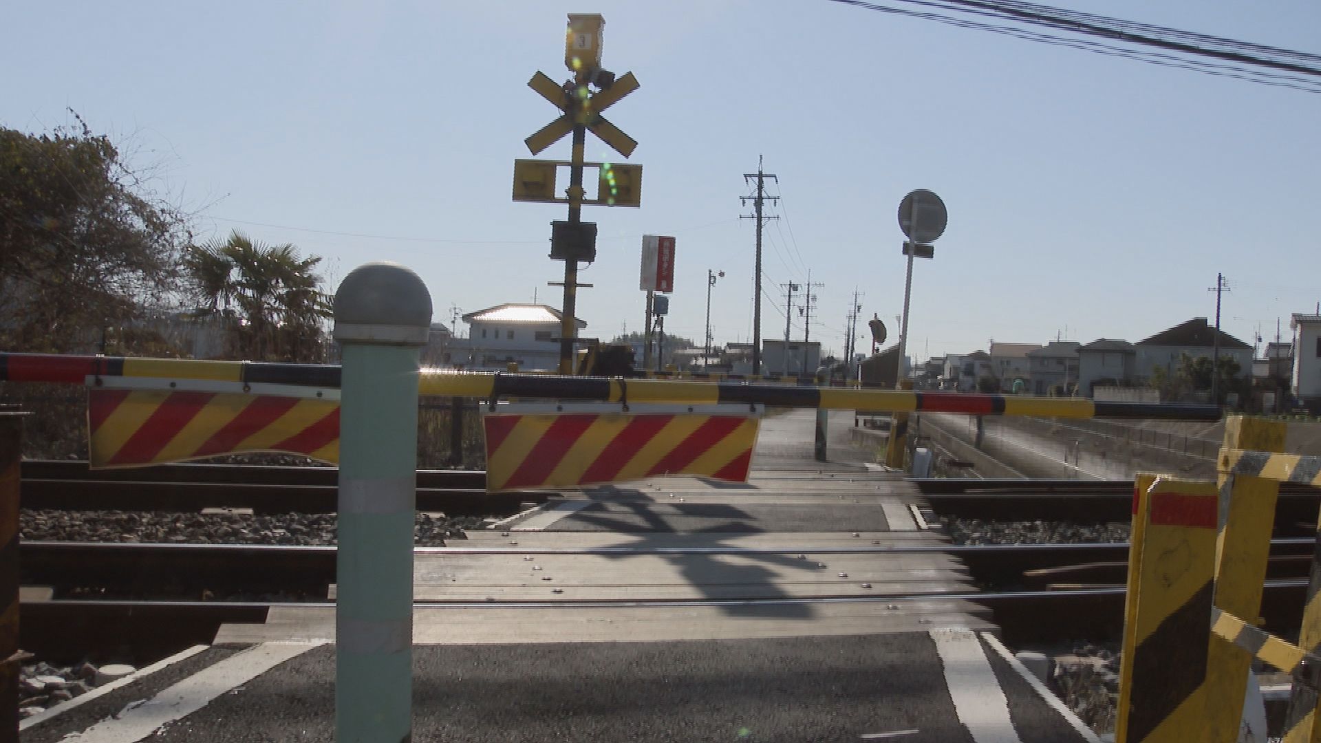 高校生とみられる少年が踏切で列車にはねられ死亡　警察が身元の確認を急ぐ　名鉄犬山線