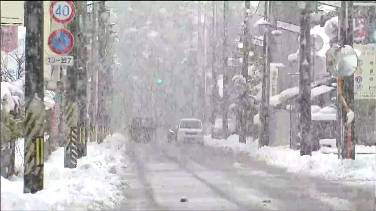 ベタベタな雪なので大変」今シーズン初の大雪警報 日中も年末年始並み
