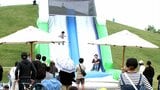 【連休最終日】国営讃岐まんのう公園は大にぎわい　約8,000本の花と落差9mの滝との競演を楽しんで【香川】　|　岡山・香川のニュース | 天気 | RSK山陽放送