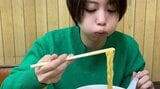 【志田未来】野菜たっぷり中華麺を丸い頬でフーフー「うずらの卵は最後に食べる派」にフォロワー「同じく」共感多数|TBS NEWS DIG