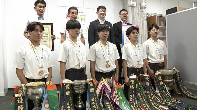 新体操少年男子で高校3冠を達成　井原高校男子新体操部が岡山県庁を表敬「高校3冠を取り返せてうれしい」|TBS NEWS DIG