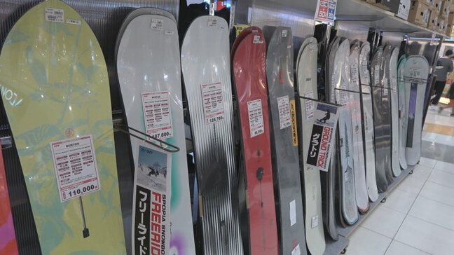 冬のレジャーシーズンを前に スキー・スノーボード用品の最新モデルや会場限定価格の商品を販売 |TBS NEWS DIG