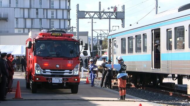 JR四国が事故対応訓練　踏切事故で列車が脱線した想定　JR社員と警察や消防などから約220人が参加【香川】|TBS NEWS DIG