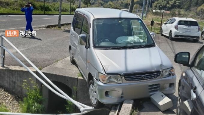 「エアバッグが視界をふさいだ…」70代男性運転の軽乗用車が縁石乗り越え突っ込む　街路樹なぎ倒し歩道を走行　|　BSSニュース | BSS山陰放送