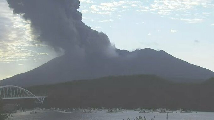 桜島で噴火　噴煙2200メートル　鹿児島　|　鹿児島のニュース｜MBC NEWS｜南日本放送