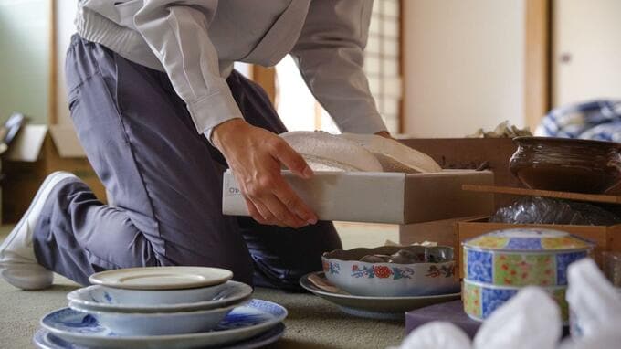 形見を捨てられた…遺品トラブルに注意　「トラック詰め放題」の無許可業者も|TBS NEWS DIG