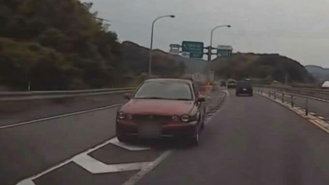 「びっくりしました…」高速道路を走行中、前方に「逆走状態」の車が出現…ヒヤリの瞬間　もし逆走してしまったらどうすれば良い？　|　BSSニュース | BSS山陰放送