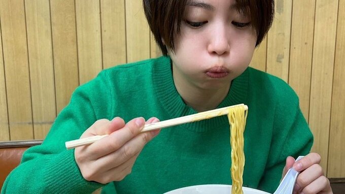 【志田未来】野菜たっぷり中華麺を丸い頬でフーフー「うずらの卵は最後に食べる派」にフォロワー「同じく」共感多数|TBS NEWS DIG