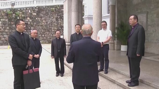 中国政府公認の司教が香港訪問　返還後初