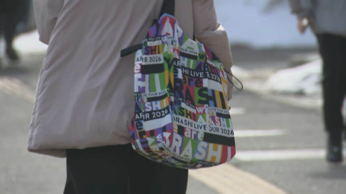嵐》ラストツアー前日 グッズ求めてファンぞくぞくと集結 あすから