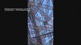 オリンピック閉会式を控えたフランス・パリ 男がエッフェル塔をよじ登り逮捕、観光客は一時避難|TBS NEWS DIG