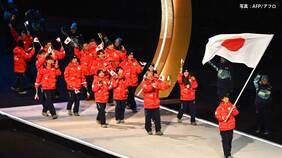 日本選手団は4か所で同時入場、旗手・森重航は笑顔、別会場では小林陵侑「ミラノの方が楽しそう...」もノリノリ行進【開会式】|TBS NEWS DIG