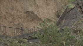 大雨で冠水相次いだ名古屋 洪水が発生した植田川周辺ではのり面が崩れる被害 繁華街の駅近くの高架下に雨で動けなくなったとみられる車も|TBS NEWS DIG