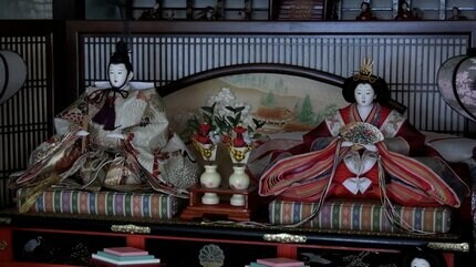 江戸時代から現代までの雛人形約600体が商店や民家に “備中たかはし