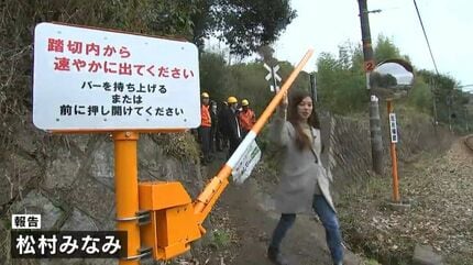 山口)下松市より　日立工機 手動切断機 MA-5590 詳細不明 幅79×奥行33.5×高さ62cm 【現状品】 ① 　BIZJJ13H 小型バンドソー・切断幅を広く｜マグロ・カツオを加工する｜製品紹介