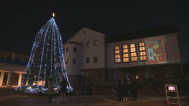 一足早くクリスマス気分♪　山梨英和中学・高校でクリスマスツリー点火式|TBS NEWS DIG