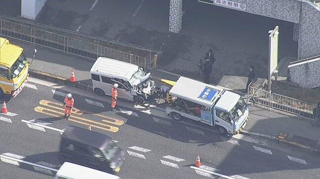 【速報】支援学校のバスに軽乗用車が追突事故　6歳や7歳の児童や運転手など10人ケガ　救急搬送も軽傷とみられる　大阪・高石市|TBS NEWS DIG