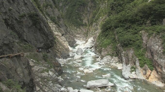 黒部峡谷下ノ廊下で見つかった遺体　兵庫県の35歳 会社員の男性と判明　富山　|　富山のニュース｜天気・防災｜チューリップテレビ